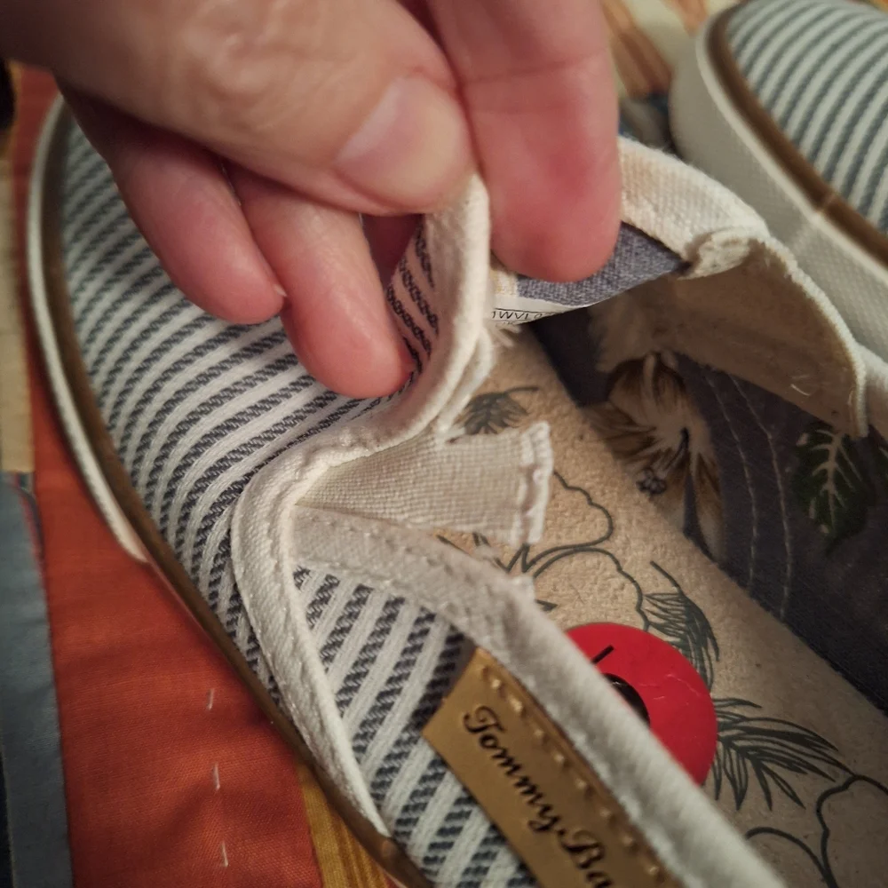 Tommy Bahama Women's Blue And White Striped Slip-On Canvas Shoes Size 6